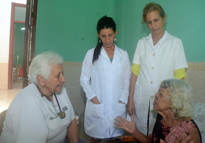 «Un geriatra debe distinguirse por la ética y la sensibilidad más profunda»
