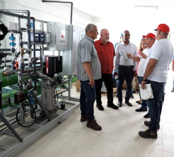 Recorrió el primer Ministro Manuel Marrero Cruz instituciones sociales y económicas del municipio Gibara
