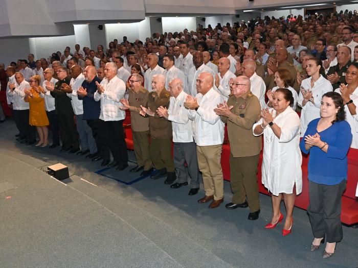 Una fecha de canto a la unidad