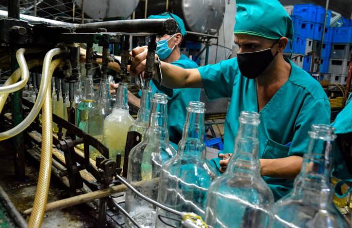 Aseguran innovaciones vitalidad en empresa de bebidas de Holguín