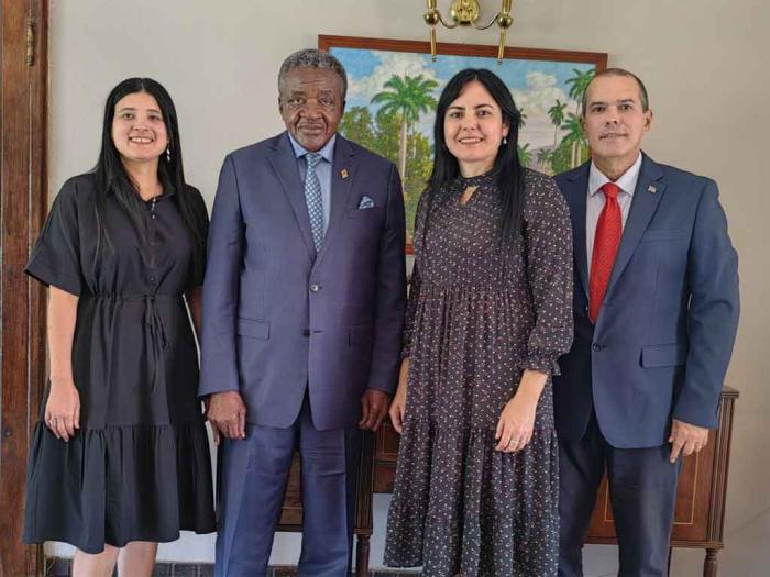Parlamento de Zimbabwe reitera apoyo a Cuba frente a bloqueo de EE.UU