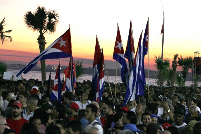 Más de 100 000 habaneros, en nombre del pueblo de Cuba, levantaron su voz para denunciar el genocidio contra Palestina (+ Fotos)