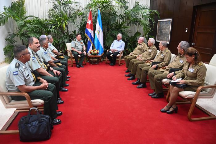 Recibió Díaz-Canel al Comandante en Jefe de las Fuerzas Militares del Ejército de Nicaragua