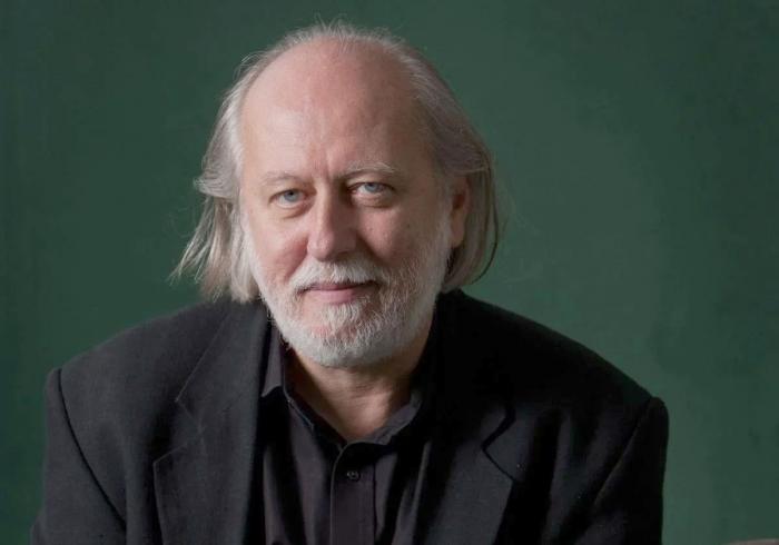 Otorgan premio Nobel de Literatura 2025 a escritor húngaro
