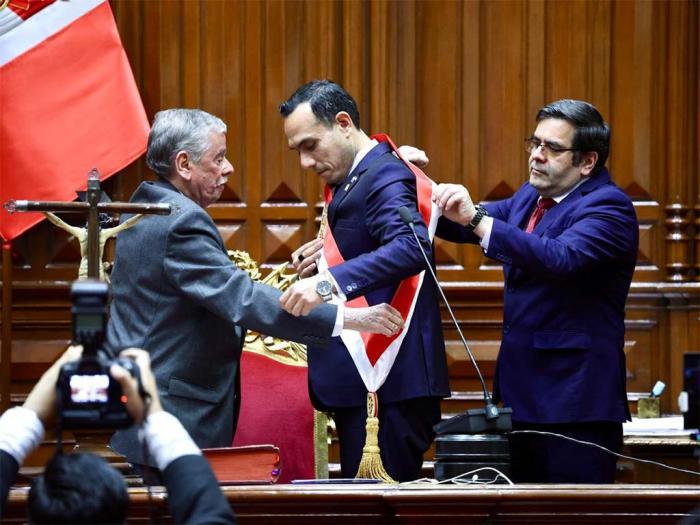 José Jerí, nuevo presidente de Perú, asumió el cargo