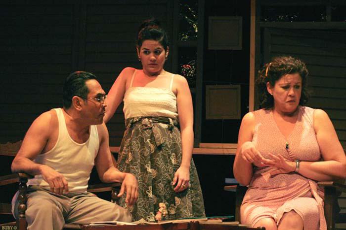 Contigo, pan y cebolla, por Teatro D´Dos en el Complejo Cultural Raquel Revuelta, del Vedado. / 