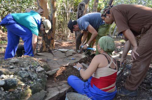 Especialistas de diferentes instituciones participaron en la primera campaña de excavaciones realizadas durante el pasado mes 
de diciembre en el cementerio chino de Mariel, 
el más antiguo de América. / 

