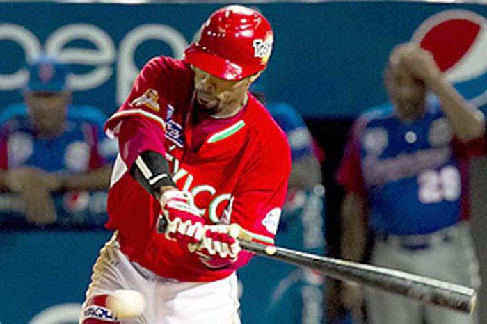 El estadounidense Chris Roberson defendió la franela de los Naranjeros de Hermosillo y resultó el Más Valioso del torneo. / 