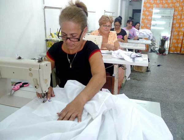Aun cuando ha tenido buenos resultados, la entrada de materias primas no deja de ser una preocupación para el atelier La Moda.