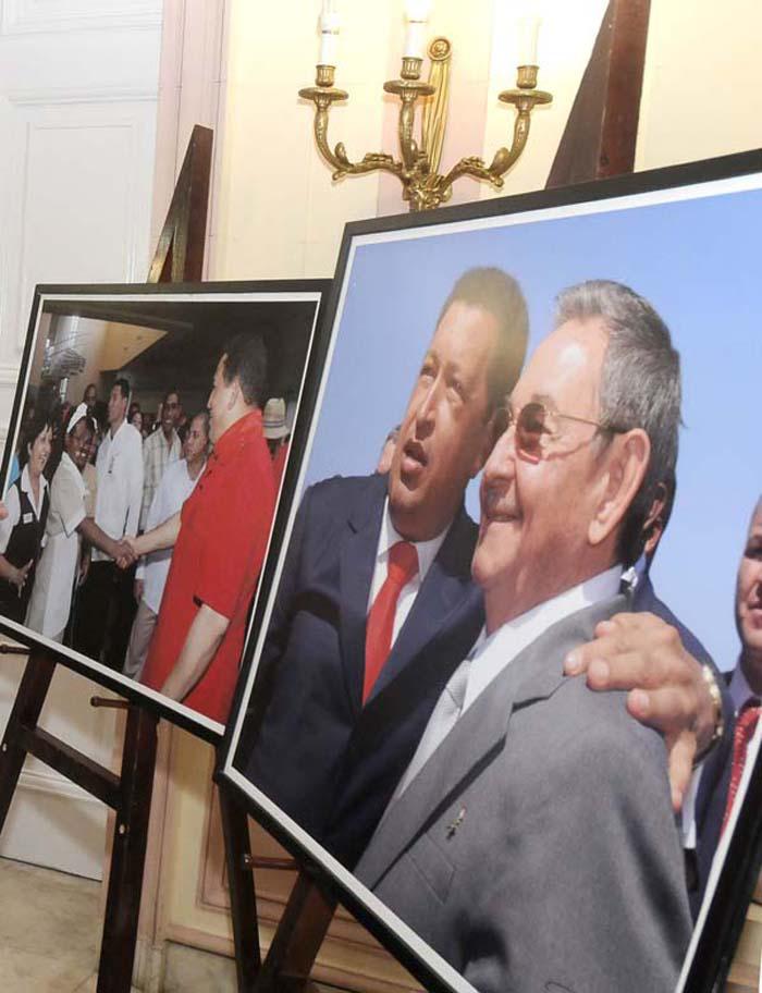 La exposición inaugurada en el ICAP cuenta con 19 gigantografías, sobre la relación de Chávez con Cuba.