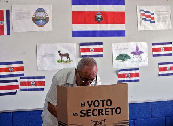 Según reportes de prensa, no se registró una alta afluencia a las elecciones en Costa Rica. 