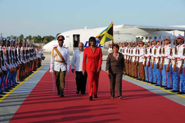 Portia Simpson-Miller, primera ministra de Jamaica, dijo estar expectante por los debates en la Cumbre. Fue recibida por la ministra de Finanzas y Precios, Lina Pedraza. 