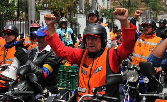Los motorizados, casi todos de las clases populares, tomaron las avenidas de Caracas. 