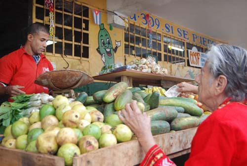 Aunque los precios de estos mercados son más bajos que en otros tipos de agros, continúan siendo altos para la mayoría de la población. 