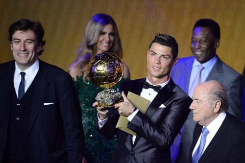 Ronaldo homenajeó a su coterráneo Eusebio y a Mandela. 
