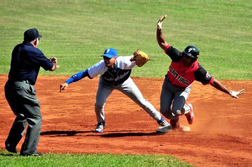 El antesalista santiaguero Luis Yander La O se destapó como un excelente robador en la primera vuelta de la presente Serie Nacional. 