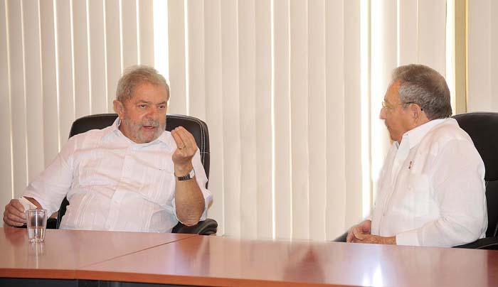 Recorrieron Raúl y Lula la Terminal de Contenedores del Mariel, cuya primera fase se inauguró durante la II Cumbre de la Comunidad de Estados Latinoamericanos y Caribeños.