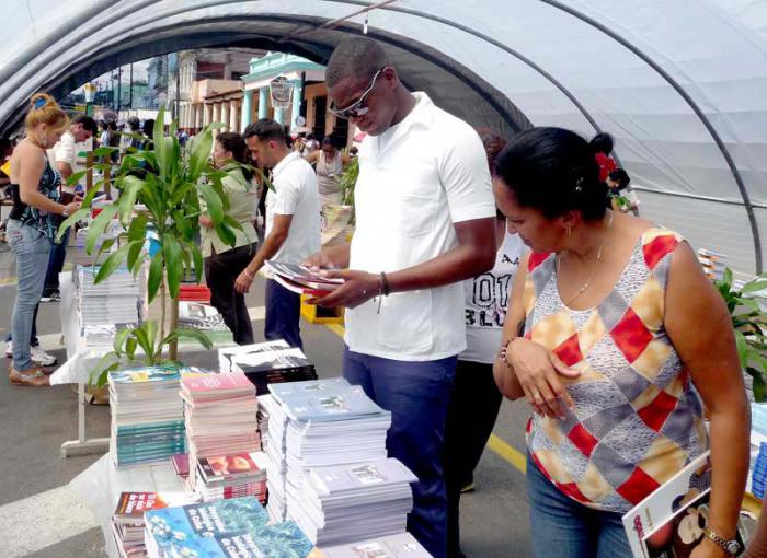 La 23 Feria Internacional del Libro comenzó su recorrido por el país, en el afán de llevar a toda Cuba este importante suceso cultural.