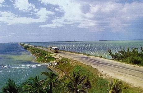 El pedraplén enlaza a la Isla con la cayería norte de Ciego de Avila