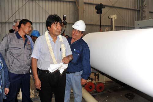 El presidente Morales inauguró la primera fábrica de papel del país. 
