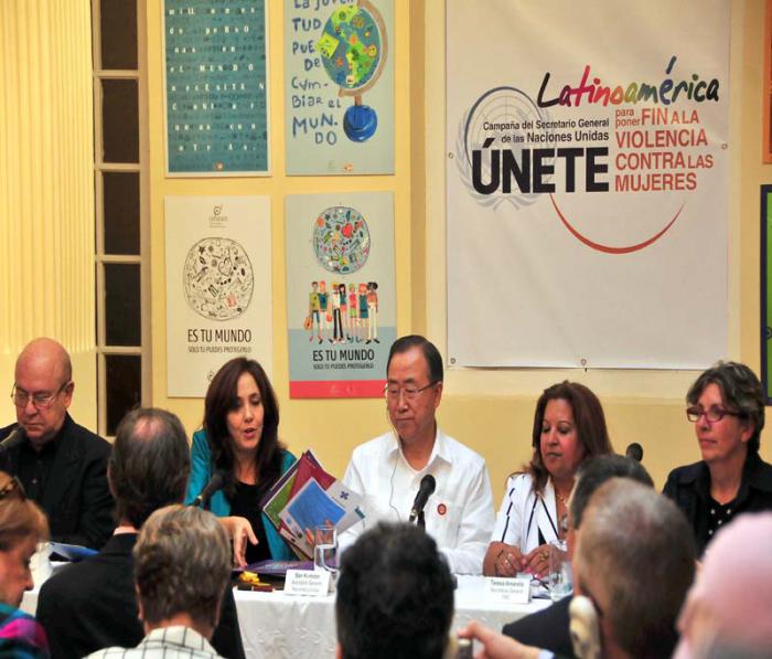 El Secretario General de la ONU, Ban Ki-moon, fue recibido por la directora del CENESEX, Mariela Castro Espín.