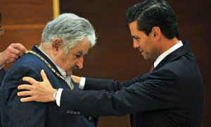 Condecoran a Mujica