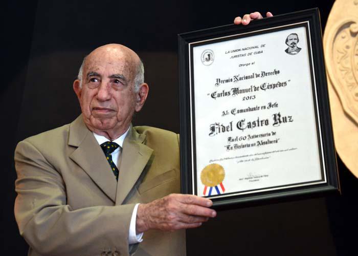 Machado Ventura recibe el premio