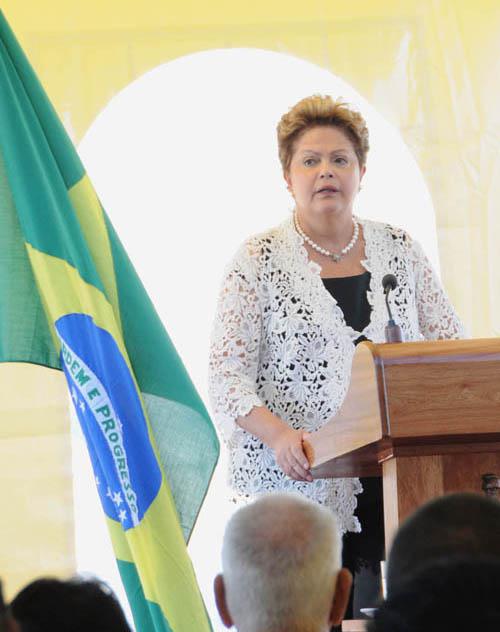 Los Presidentes Raúl Castro Ruz y Dilma Rousseff,de Barsil Inauguran la Primera face en la Terminal de Contenedores del Mariel.foto Jorge Luis Gonzàlez) 27-1.14 Dilma03N9.Habla Dilma.
