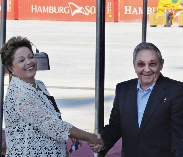 Los Presidentes Raúl Castro Ruz y Dilma Rousseff,de Barsil Inauguran la Primera face en la Terminal de Contenedores del Mariel.foto Jorge Luis Gonzàlez) 27-1.14 Dilma02N9