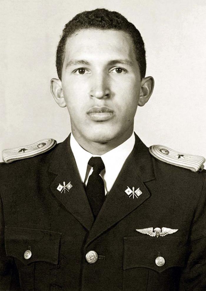 Hugo Chavez durante su formación militar