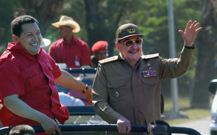 Recibe Santiago de Cuba al Presidente Hugo Chàvez y a Raùl Castro