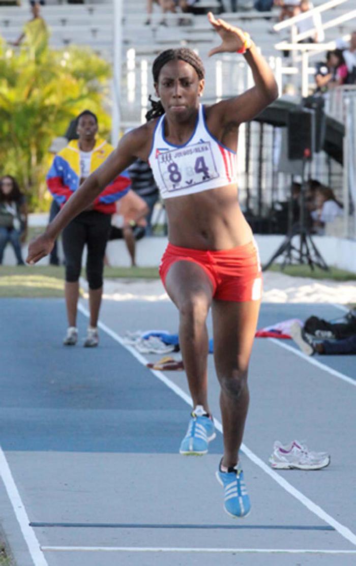 Atleta realizando un salto.
