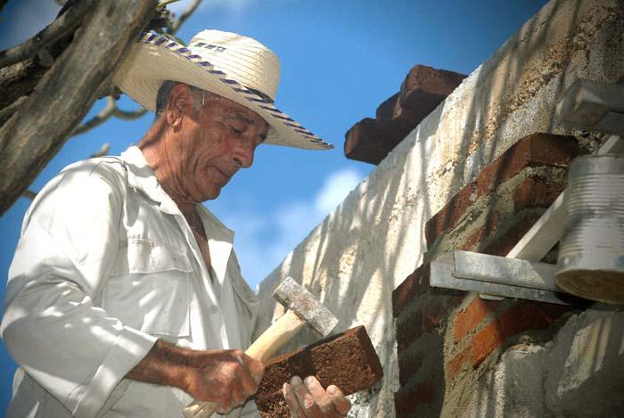 Albañil trabajando.