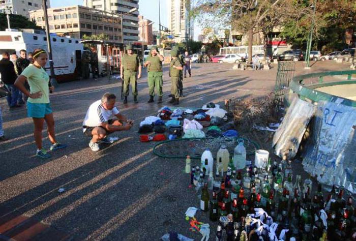 Los vecinos del municipio Chacao pueden ver el arsenal ocupado a los “manifestantes pacíficos”.