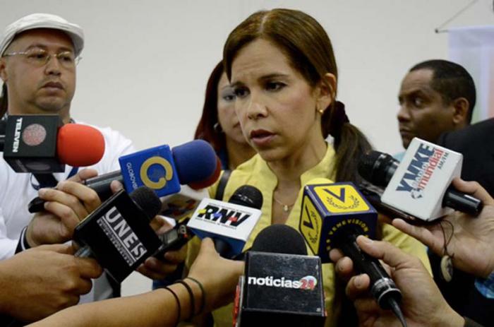 La Defensora del Pueblo, Gabriela Ramírez, aseguró que las detenciones de los alcaldes fueron para “restablecer la paz en el país”. 