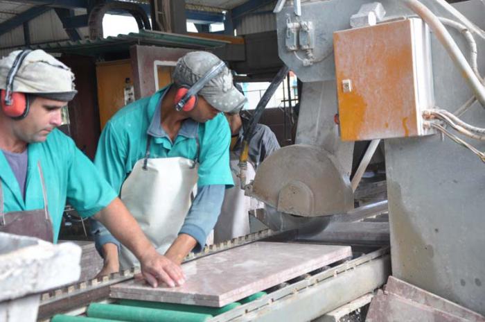 La industria espirituana ha incrementado progresivamente sus producciones. 