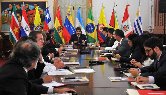 El presidente Maduro junto a los cancilleres de Unasur. 