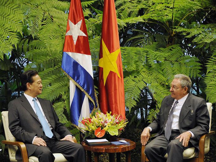 Raul recibe a Nguyen Tan Dung