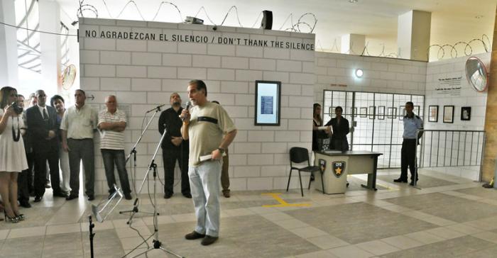 El Hueco instalaciòn sobre injusta prisiòn de los 5 Heroes durante 17 meses, creada por Kcho, Presentes en la inauguraciòn Miguel Dìaz Canel Bermudez Vicepresidente del Consejo de Estado