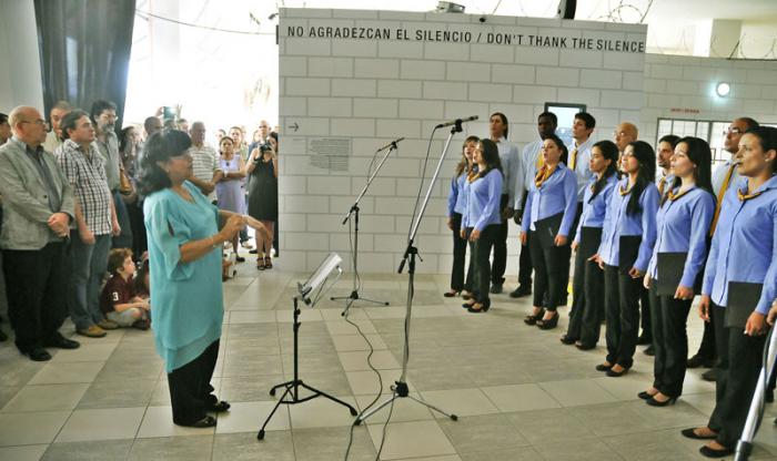 El Hueco instalaciòn sobre injusta prisiòn de los 5 Heroes durante 17 meses, creada por Kcho, Presentes en la inauguraciòn Miguel Dìaz Canel Bermudez Vicepresidente del Consejo de Estado