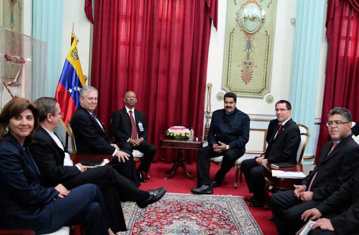 El presidente Maduro recibió a los cancilleres de Unasur en el Palacio de Miraflores. 