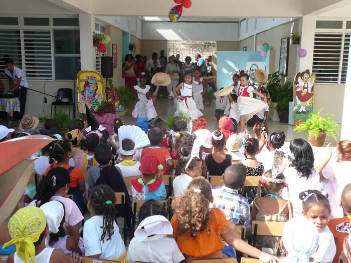 Niños y niñas animaron la emotiva apertura del círculo infantil Amiguitos de Vilma. foto del autor