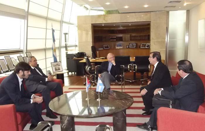 El viceministro primero de Comercio Exterior y la Inversión Extranjera de Cuba, Antonio Carricarte inicia las conversaciones formales con el canciller Héctor Timerman durante su visita a Argentina