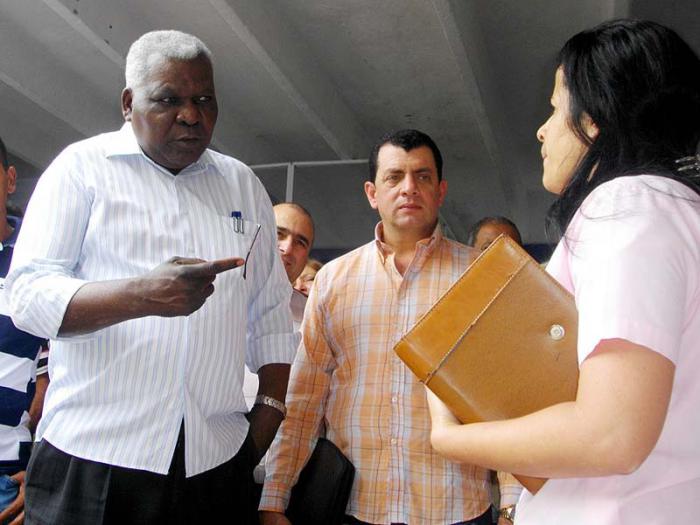 Esteban Lazo visitó el círculo infantil Zapaticos de Rosa. 