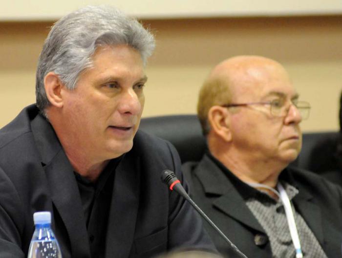 Segundo día del VIII Congreso de la UNEAC presidido por Miguel Díaz-Canel Bermúdez, primer vicepresidente de los Consejos de Estado y de Ministros y miembro del Buró Político del Partido;Roberto Montesinos, jefe de Departamento del CCPCC, Abel Prieto, asesor del presidente, el Ministro de Cultura Julián González Toledo, Miguel Barnet, presidente de la comisión organizadora y Danilo Sirio, presidente del ICRT.