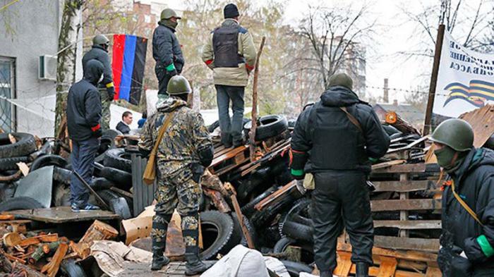 Los activistas, contrarios a las nuevas autoridades de Kiev, se han atrincherado en distintos puntos del este y el sur del país. FOTO: Reuters
