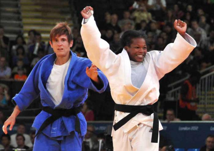 Yanet  Bermoy gana elcombate de semi final y pasa a discutir el Oro Olimpico