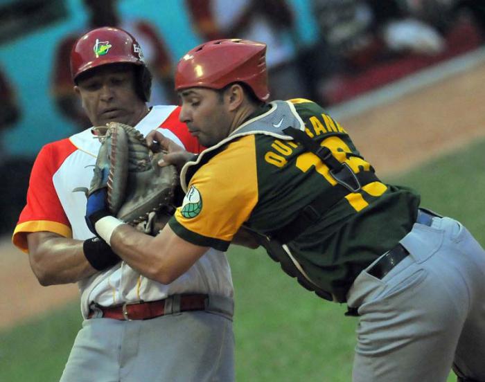 Play Off Final MTZ vs PR 6tor juego jugada para ilustrar Home Eriel Sanchez y Quintana
