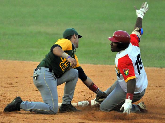 Play Off Final MTZ vs PR 6tor juego 2da base Duque Pinar del Rio Campèon