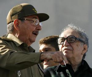 El General de Ejército Raúl Castro junto al Premio Nobel de Literatura Gabriel García Márquez